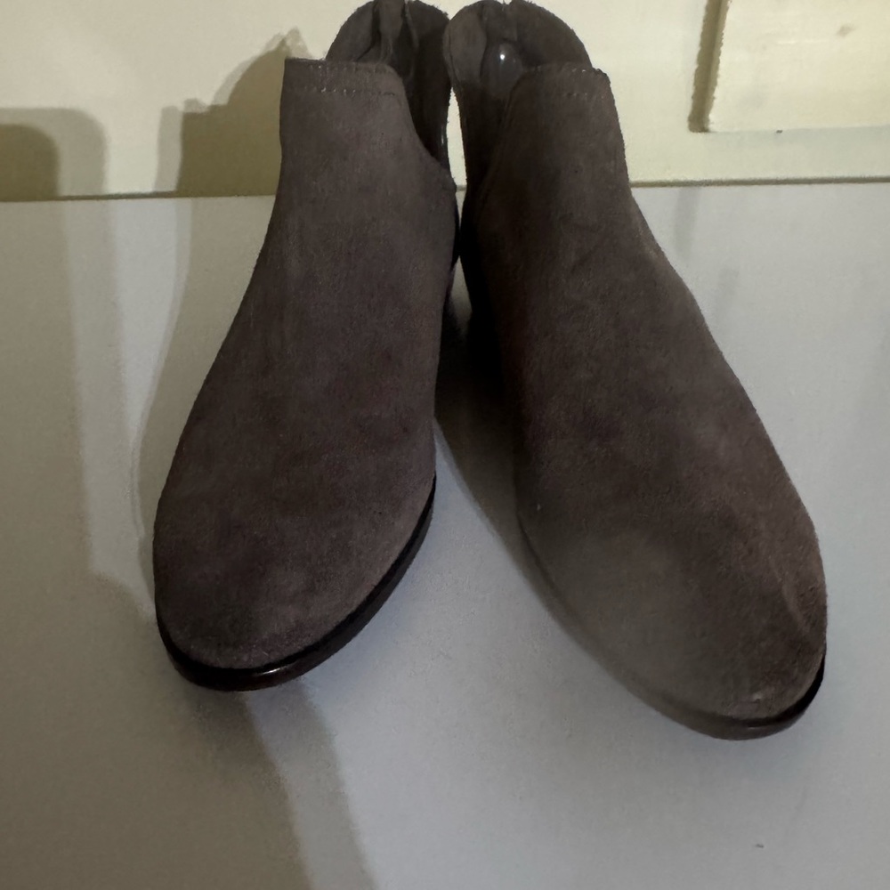 Kenneth Cole Reaction Sz 5M Gray Suede Ankle Boots EUC😊😊
